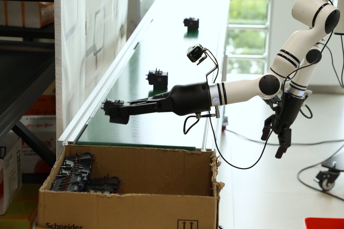 HebeiIIT_'s tweet photo. Welcome to Xiong'an's embodied AI training ground!
Robots from different manufacturers are learning side by side in five life-like environments, including smart homes, industrial logistics, and outdoor service scenarios.
Built on a unified platform for device management, data collection, and model training, the facility serves as a "data gym" where robots continuously improve their mobility, adaptability, and task execution skills.
Here, real-world data becomes the fuel for the next generation of intelligent robots.#EmbodiedAI #RobotTraining #Xiong'an