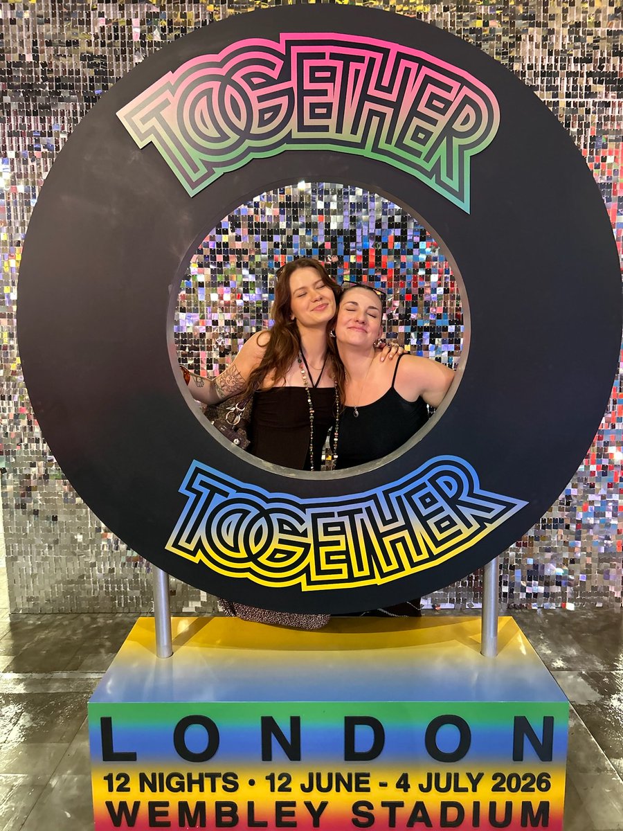 sfhilh's tweet photo. my final show of tt tour tonight 🥲 4 shows done, one last dance tonight in disco pit. @HSHQ I would love to capture tonight as a photographer. Going with my best friend i met through harry in 2017! pretty please it would be the best final show ever 🙏🏼 https://t.co/x0NZpOXMnw