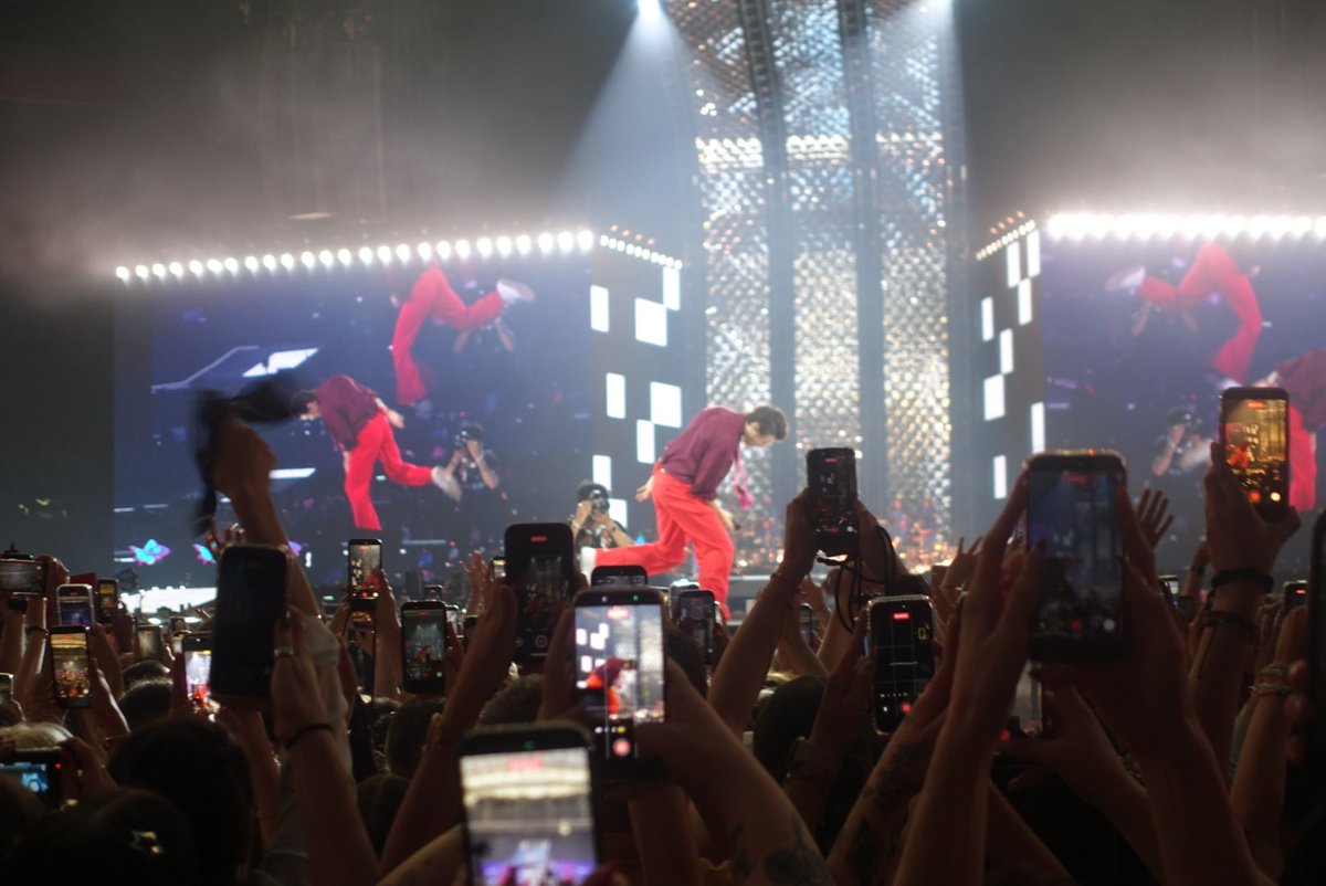 ellenalwt's tweet photo. @HSHQ i would love to be the photographer tonight!! i’m in rear pit with my sister! https://t.co/5DuV31DuXV