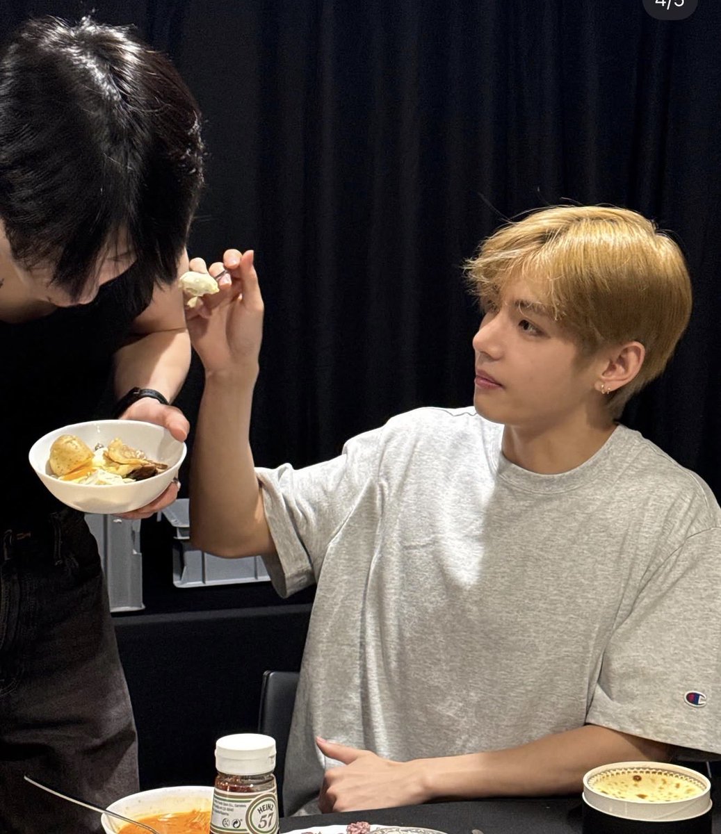 thvjk_4ever's tweet photo. OMG TAEKOOK 😭 https://t.co/d1EhzRFduQ