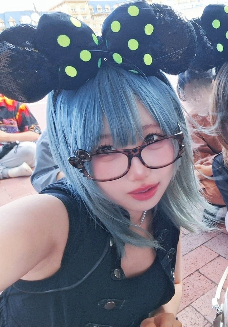 83yashiro's tweet photo. ひさしぶりの投稿ᴗ̥̥ .̼ ᴗ̥

やしろさんは青髪になったヨ💙🫧
かわいいですか〜??
՞⸝⸝✦ ᵕ ✦⸝⸝՞ https://t.co/F5SHueVUus