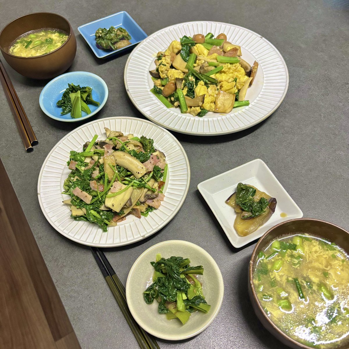 tumaotogohan's tweet photo. 今日の晩ごはん
・ケールとエリンギのジェノバ炒め
・ウインナー小松菜のオイスター卵炒め
・小松菜のおひたし
・大葉なすの中華漬け
・たまごスープ

#旦那ごはん　#夫婦ごはん　#晩ごはん https://t.co/tL8VjIqT38