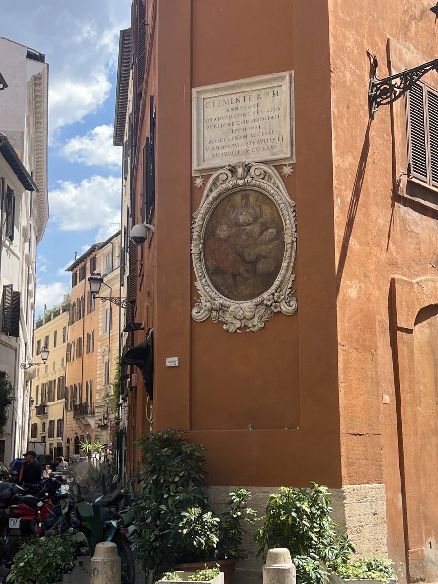 MinervaArmata's tweet photo. Angoli di #Roma
Via del Governo Vecchio https://t.co/ZYS5aGE5fT
