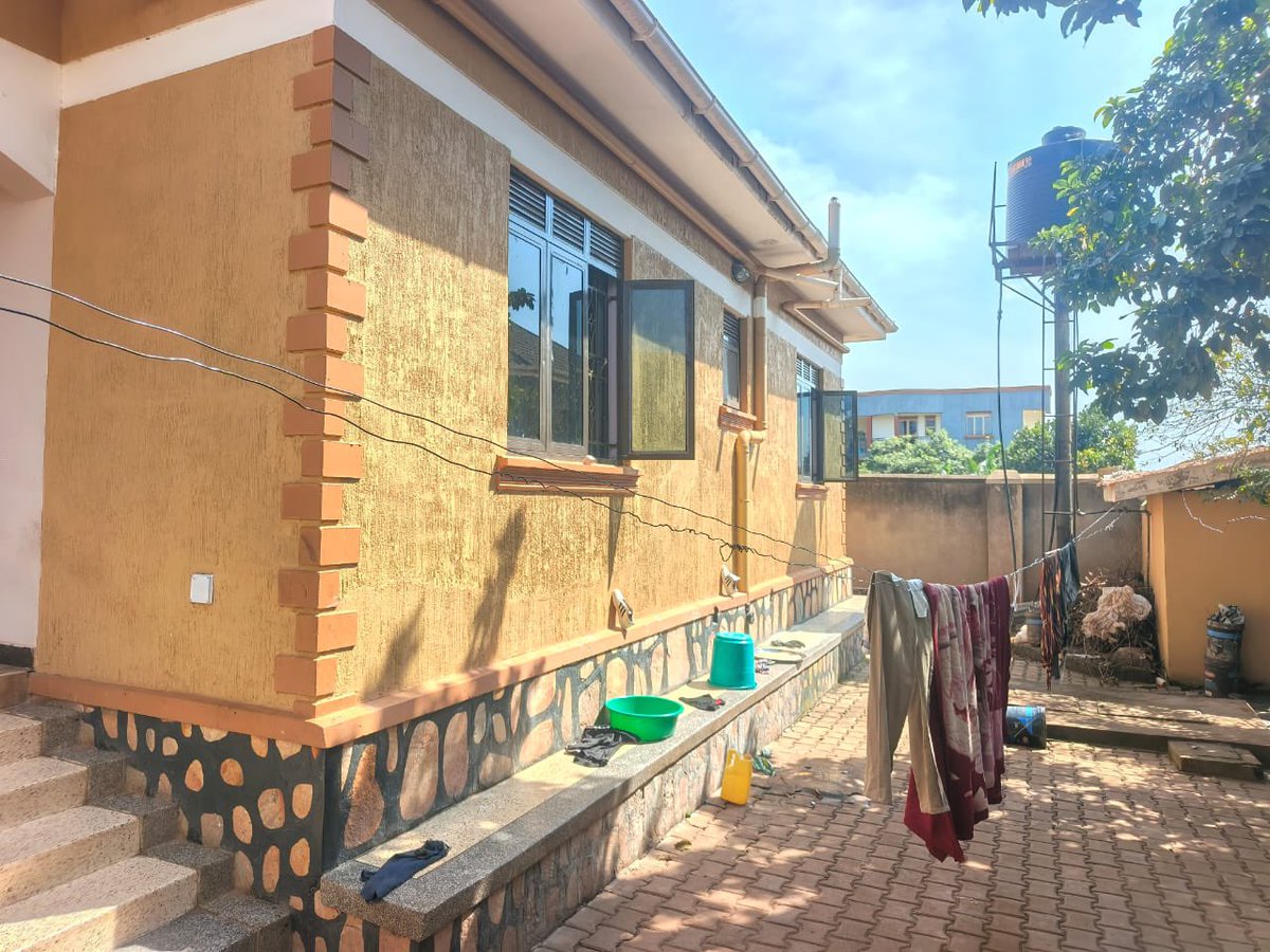 KPAestates's tweet photo. House for sale in Seeta Bajjo

3 bedrooms + Maids quarters 

Price 250M ugx

Very close to the tarmac main road

+256 787 054 421 https://t.co/7owQr61iP7
