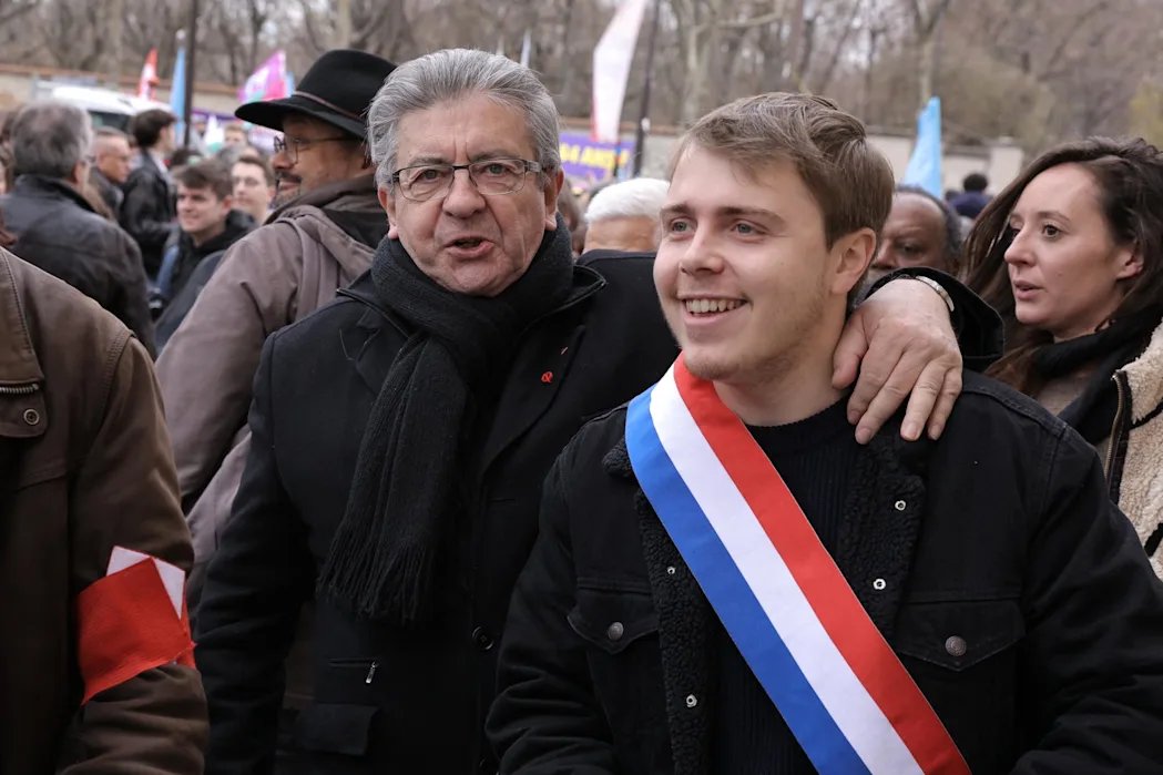 SoeurFoune's tweet photo. Chez LFI, ils sont tous antisémites, voleurs, drogués ou criminels. Aujourd'hui, c'est au tour de l'assistant parlementaire de Louis Boyard de se retrouver en garde à vue pour trafic de contrefaçon. Il faut dissoudre cette association de malfaiteurs. https://t.co/JxBuCU7kh7