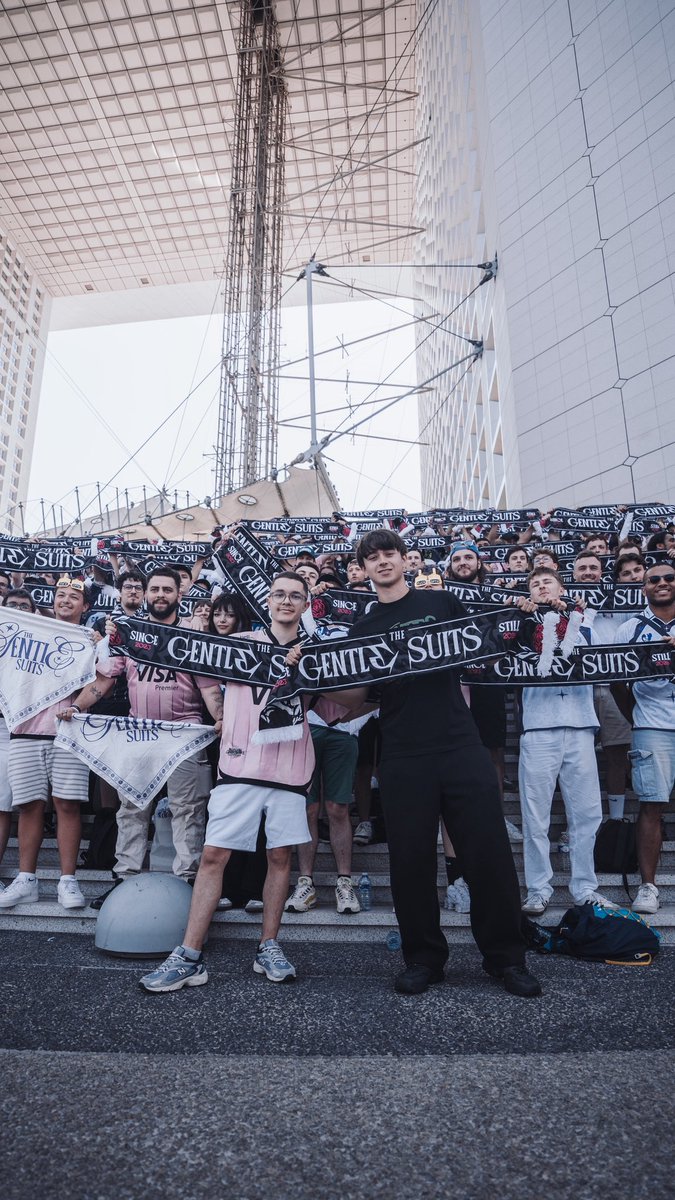 gentlesuits's tweet photo. De quoi bien démarrer la journée :
un grand merci à @ArchieRL_ &amp; @Enkeo_ d’être venu nous voir à notre rassemblement 🩷 https://t.co/Wao2UAEo3I
