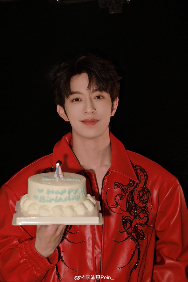 cherryninie's tweet photo. 🌲: Happy Birthday! Here’s a slice of cake for you

SEEKING THE FLOWING CHAPTER  
#HAPPY29thPEIENBirthDAY https://t.co/TqWnlIRdZQ