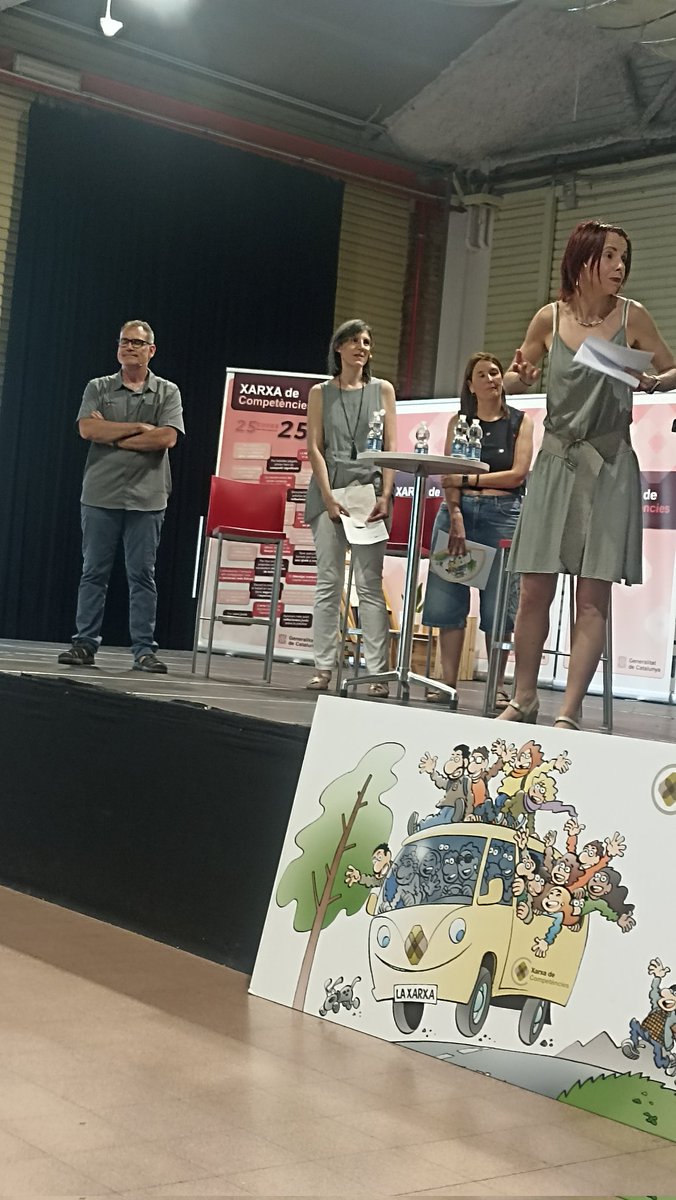 mariaojuel's tweet photo. La @xarxaCb ha fomentat l'observació docent entre iguals, de la mà de @GraiUab @davidduran_cat El repte és convertir-la en una pràctica habitual de centre, perquè els centres també han de ser llocs d'aprenentatge per als docents #XXVjornadaanual https://t.co/s0fYe6FSbw