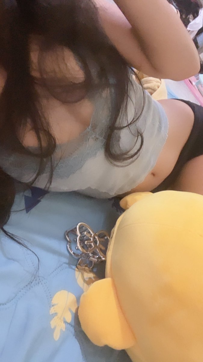 Uniicy6's tweet photo. ignore my hair https://t.co/ER5G93whp3