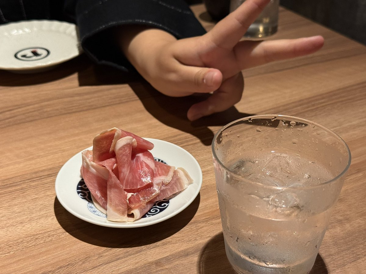 Leftovers1124's tweet photo. うぃー、酒🍶
ラムの生ハム美味しい
このお店近所にできないかな定期 https://t.co/wMzjsYjc2E