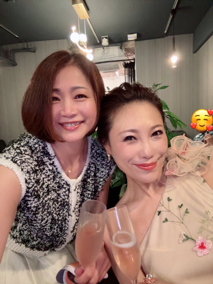 maki_tomoda's tweet photo. 多田有花さん❤️
4周年おめでとう㊗️🎉🎊

まりぃさんとお祝いしてきましたー🍾

益々輝いて下さいね💕💜🥰

@av_yuuka_tada 
@ryuryunoryu 
@sodsakabagroup https://t.co/IYEtpjU2iT