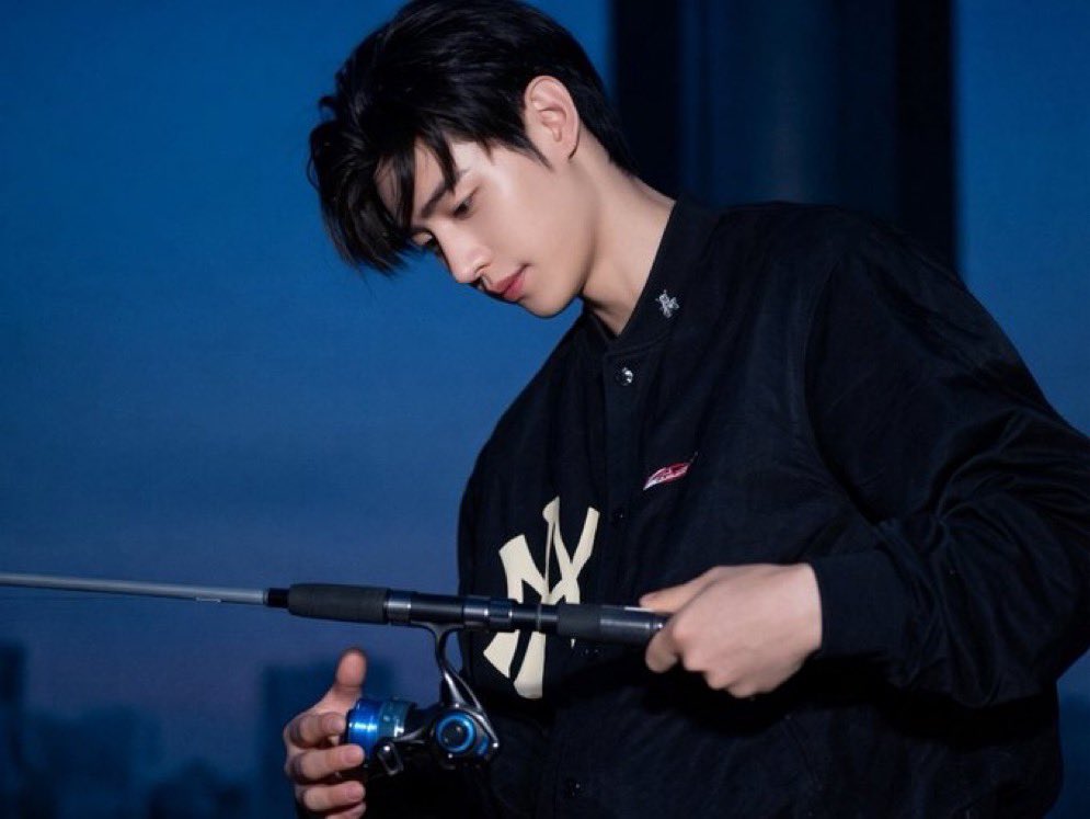lovintheice's tweet photo. most handsome fisher 🎣 #sunghoon https://t.co/pwiFVUcuc7