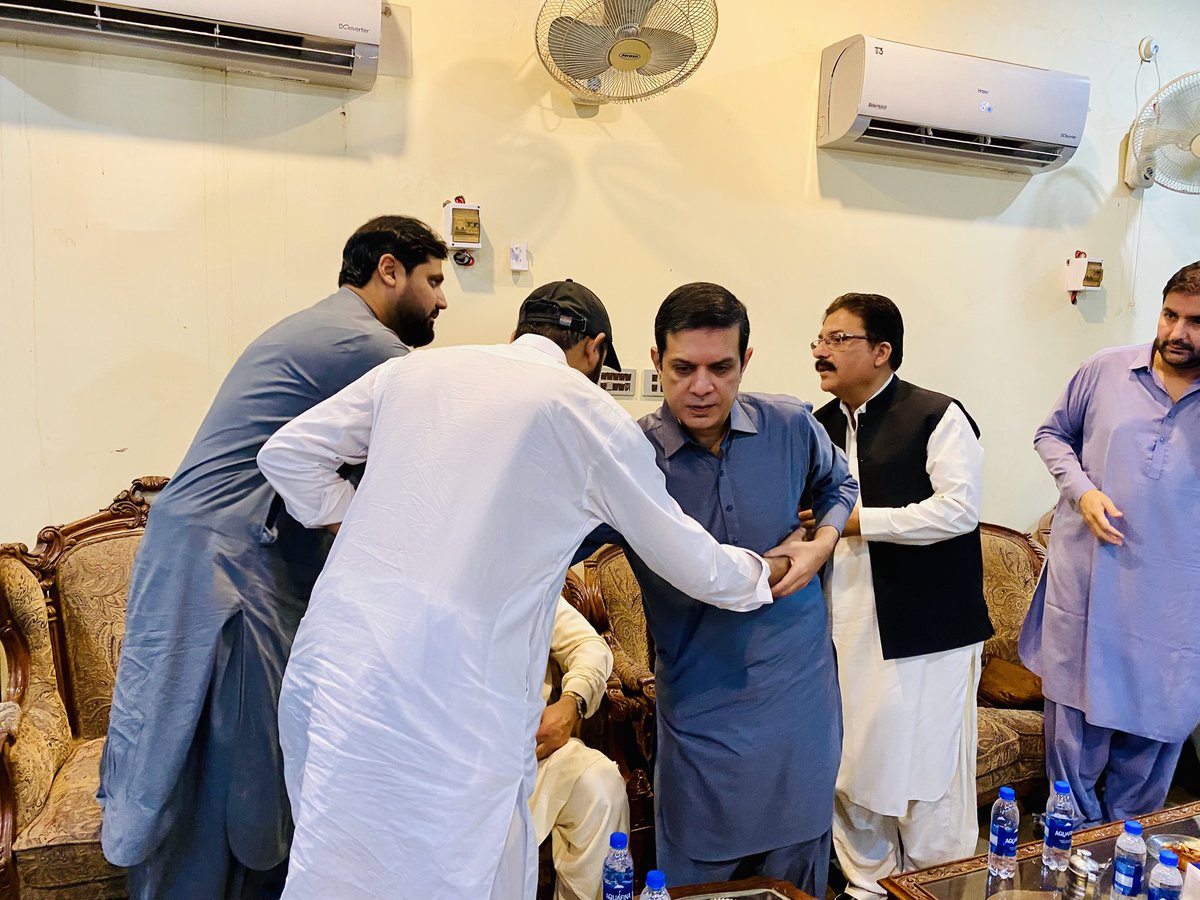 NaumanIShaikh's tweet photo. خیرپور: مرحوم ایم پی اے سردار نعیم احمد خان کھرل کے انتقال پر ان کے ورثاء سے تعزیت کی، فاتحہ خوانی کی اور مرحوم کی مغفرت و لواحقین کے لیے صبرِ جمیل کی دعا کی۔ اللہ تعالیٰ مرحوم کو جنت الفردوس میں اعلیٰ مقام عطا فرمائے۔ آمین۔ https://t.co/rSr3YUT5uK