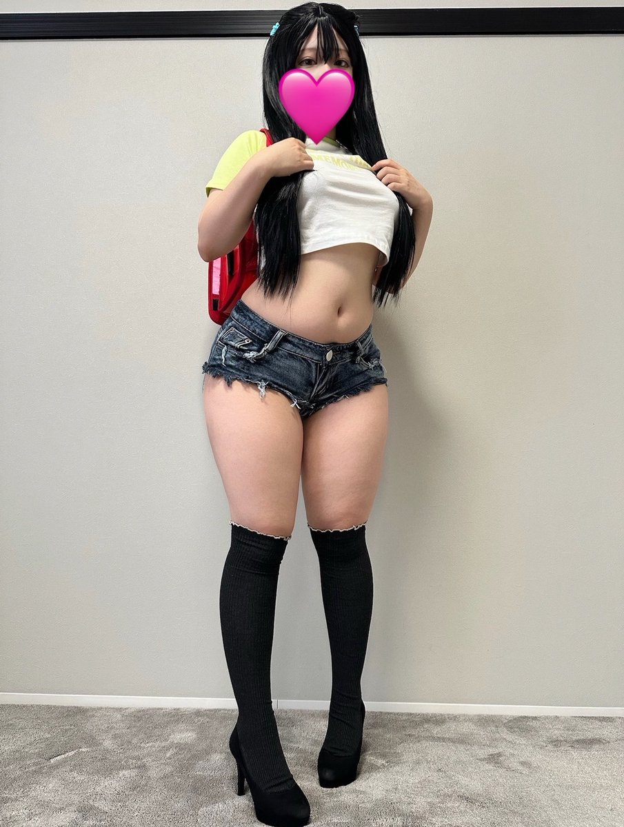 yui_c0splay's tweet photo. 転校生でーす🎒💚 https://t.co/2zVmv8Ukx2