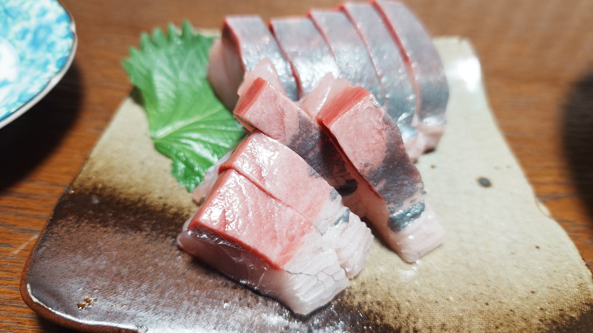 39sh72's tweet photo. 今日の晩酌は豚肉とネギの生姜炒め、ぶり刺し、油揚げ味噌チ―ズ焼きなど乾杯🍻 https://t.co/jsnuleaCPE