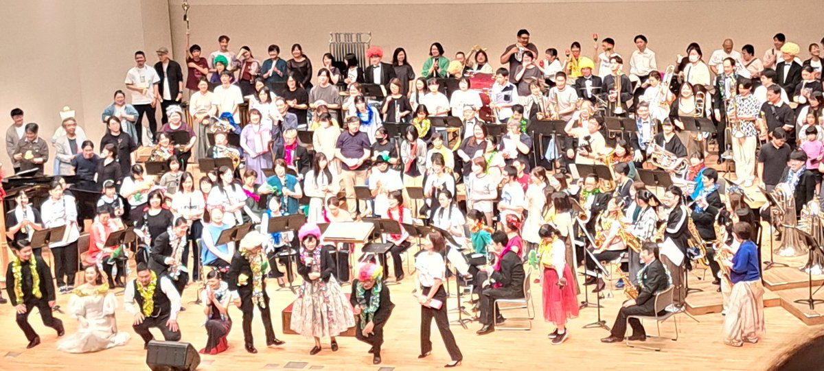 4_clover34's tweet photo. 今日はコチラに行ってきました!!
最初の曲から音圧に身体ビリビリ!!(ﾟ〰ﾟ)))🎶

ブラボー!!って叫んでOK
一般参加コーナーもあって
観客も演者になれるステキなコンサートでした!!
たーのしかったぁぁ!!( /*>ω<)/

参加コーナーは撮影OKでした
参加者さんに届け〜📸

#骨折とイッテツ
#bbff2026 https://t.co/6oDDMepd1W