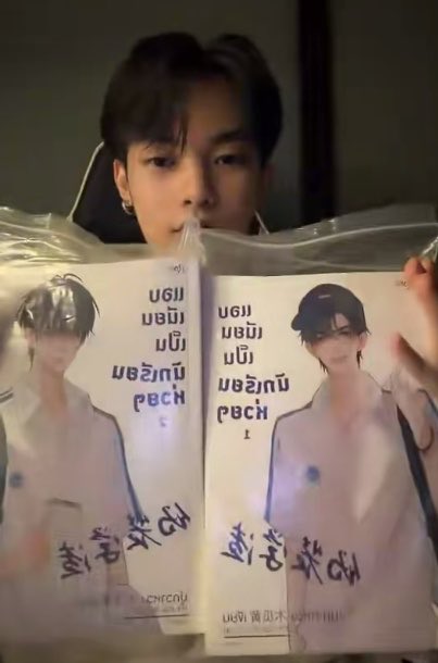 marcwithluve's tweet photo. เคะอ่านนิยายวาย เมะอ่านหนังสือธรรมะ ป้าให้เลย อะไรใหม่ๆ 5555555555555555 #copperfifa https://t.co/aOV6cJd4FE