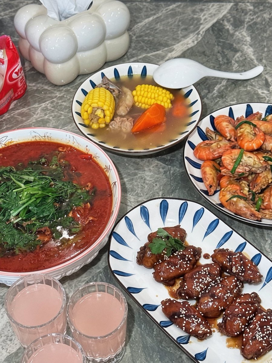 饱饱 tweet media