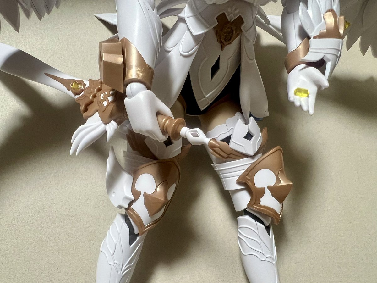 Mid094505540's tweet photo. 削る時飛んでってもうダメだと思ったパーツが風呂から出て念のため探したら出てきた

どう見ても2度切りゲートのゴミ見たいなクリアパーツ https://t.co/NlD2Y44rLS