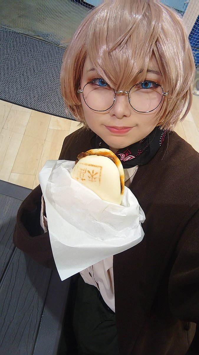Sina_cos_oxo's tweet photo. 2着目そくほー！
🧰✂️で爆速で角煮マンを食べに来ました🐷
激うまです

 #ラグコス2026 https://t.co/P1ckUliPNt