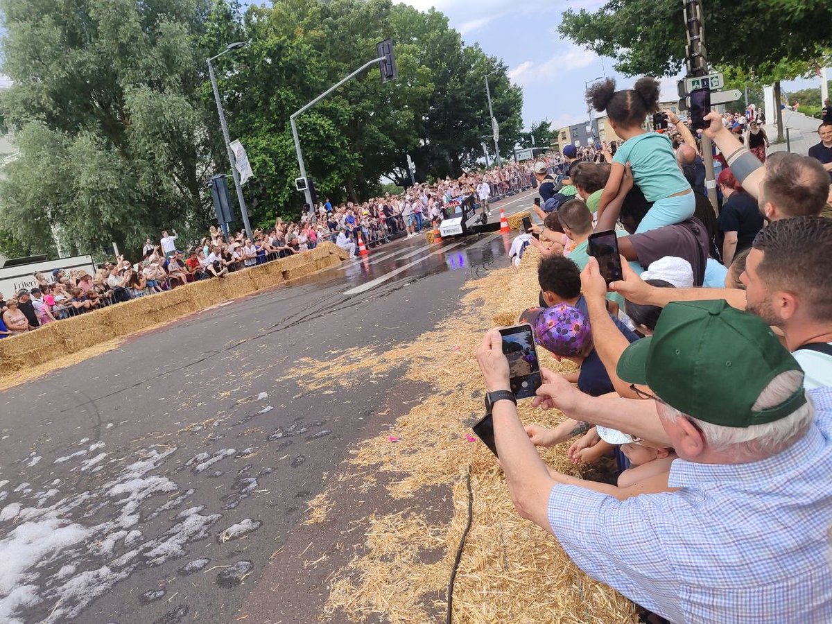 vcatteau_'s tweet photo. Le collectif « #Haubourdin, fière et vivante » et ses élus étaient présents ce matin à AutoWeppes pour l'inauguration et la descente des caisses à savon.
Un beau moment populaire sous le soleil. 

Bravo aux participants, organisateurs et bénévoles ! https://t.co/JtwMEwTkO0