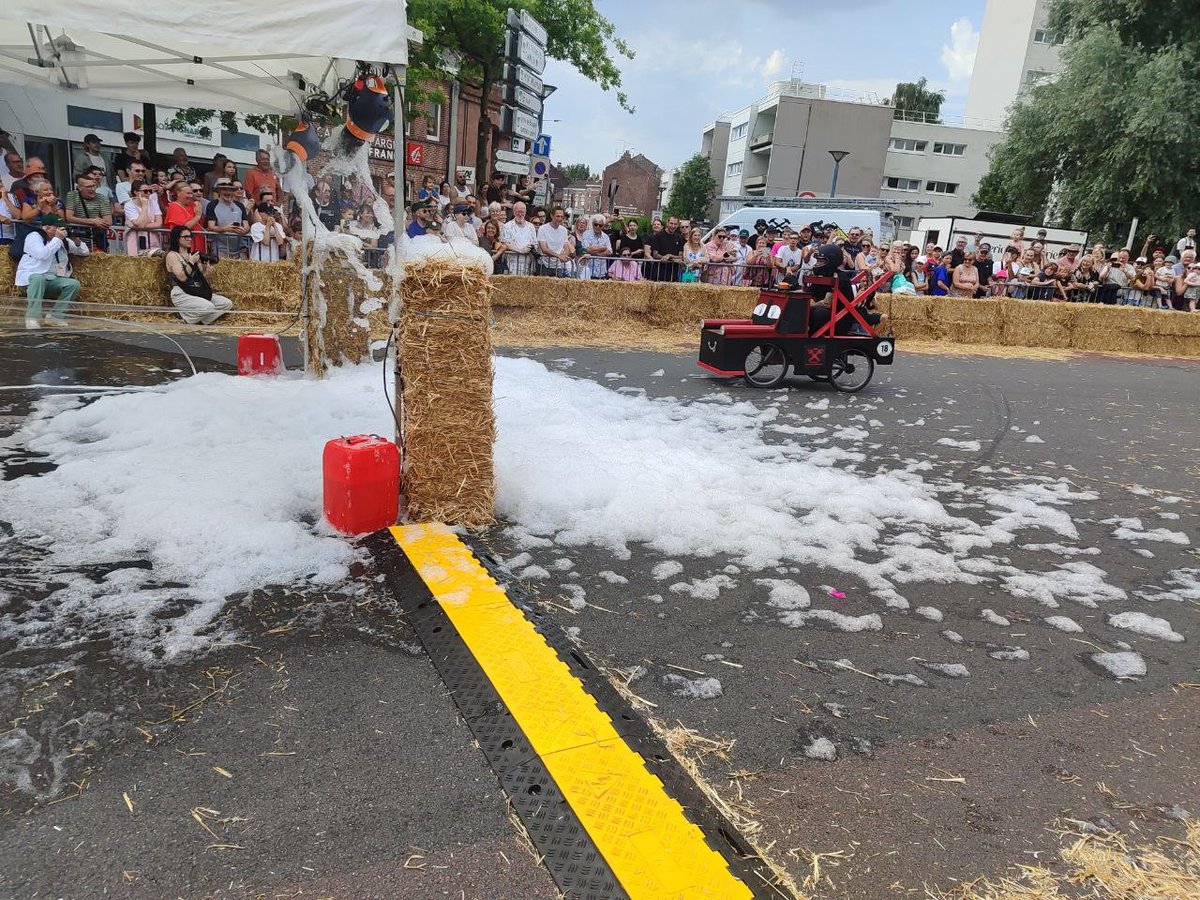vcatteau_'s tweet photo. Le collectif « #Haubourdin, fière et vivante » et ses élus étaient présents ce matin à AutoWeppes pour l'inauguration et la descente des caisses à savon.
Un beau moment populaire sous le soleil. 

Bravo aux participants, organisateurs et bénévoles ! https://t.co/JtwMEwTkO0