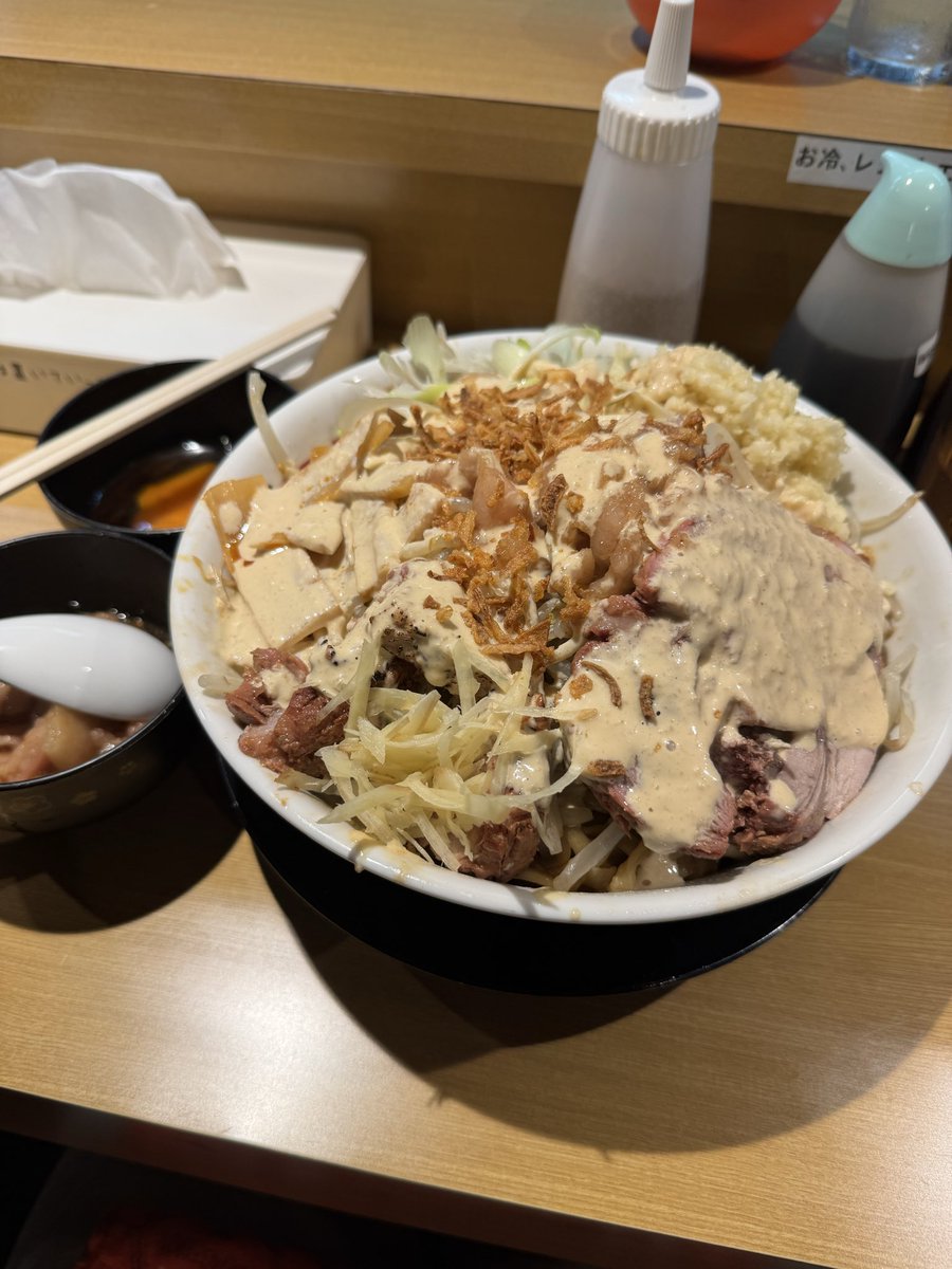 PnTutu0966's tweet photo. 今週はヤンナラヤロウヨへ🍜
ウルトラ麺汁無し500㌘
美味すぎ謙信😎
#ヤンナラヤロウヨ
#竹ノ塚ラーメン https://t.co/nrrXjmvzyF