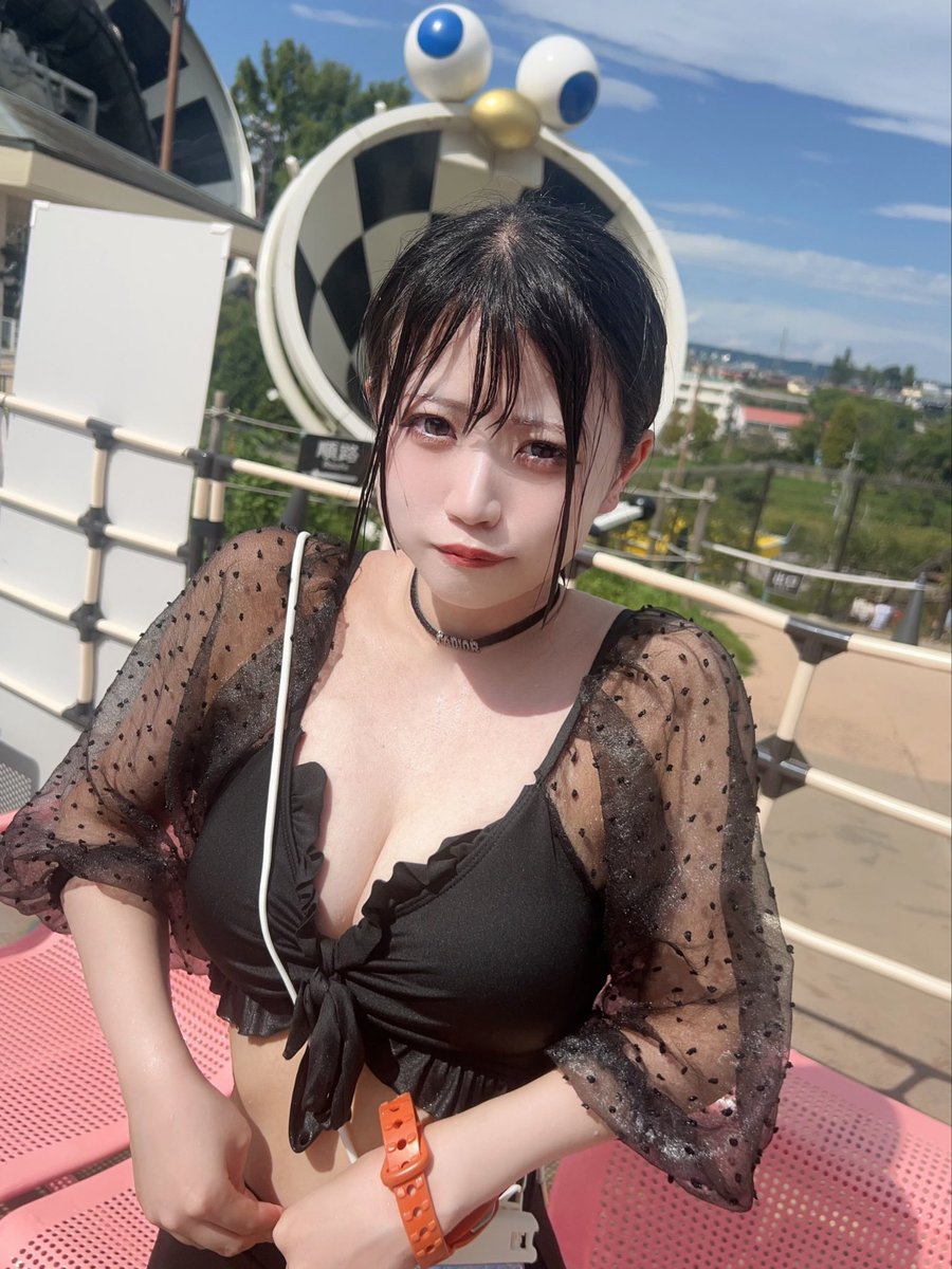 epicode_risa's tweet photo. この数分後、友達にプール落とされてこれ https://t.co/OVESyV9dsu