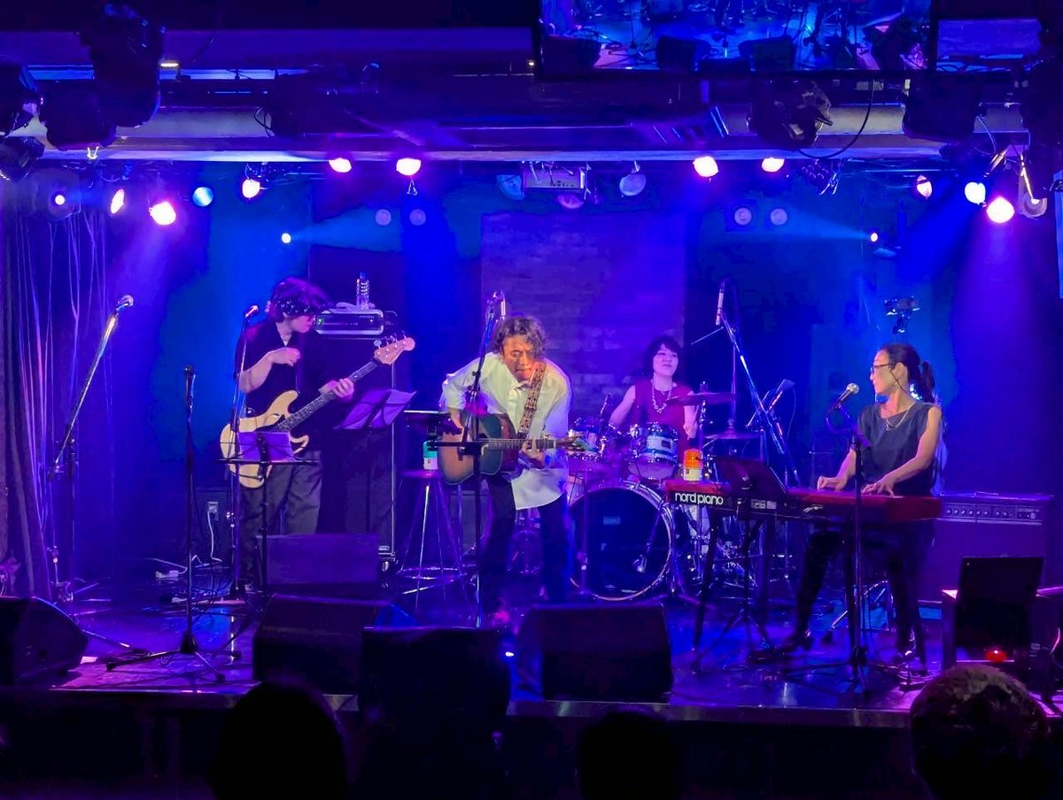 nakayan6cm's tweet photo. 昨日はstreaming live「20周年の抱きしめられたんだ」でした！
bass中村カツヲさん、drums臼井かつみさん、ゲストのIKUさん、りんくん、コメントいただいたみなさん、野島健児さん、たっちゃん、ラブハンドルズのおふたり、PAやスタッフの方々、そしてご視聴、観覧いただいたみなさん、ニニンガシッ！ https://t.co/DWlCLUd4eT