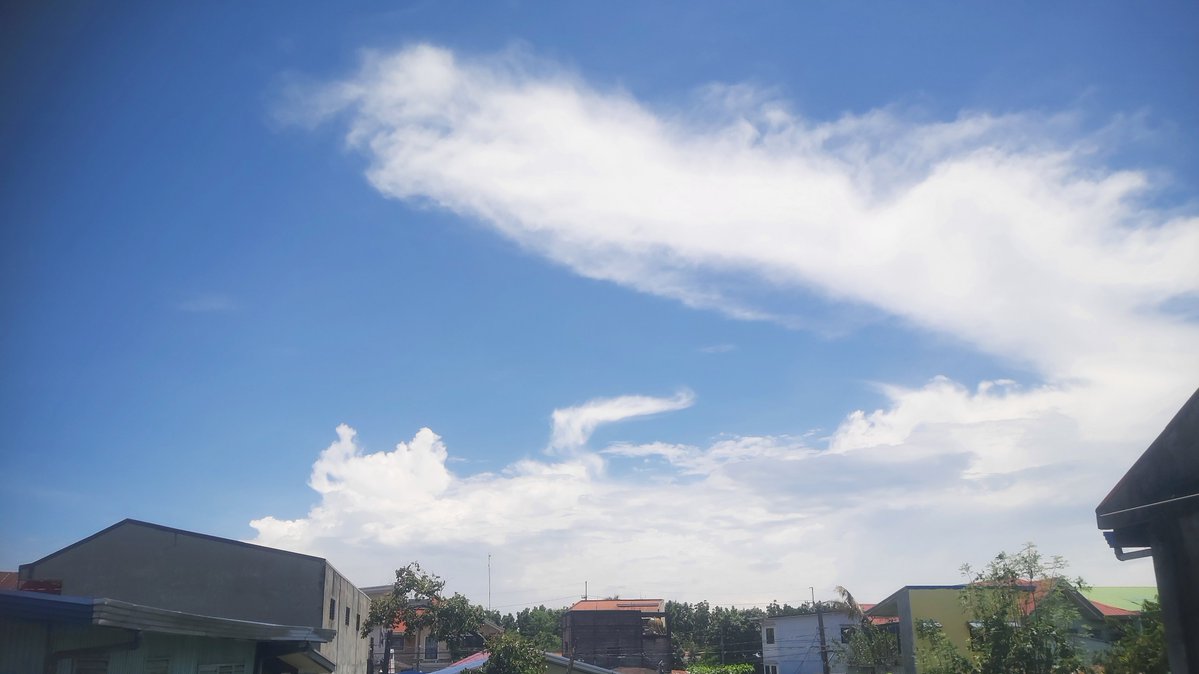 Strlz_Remtachi's tweet photo. @UDONGE1O I took this picture of a  cloud, use it if you want😆 nom nom https://t.co/YbRAAN5WVN