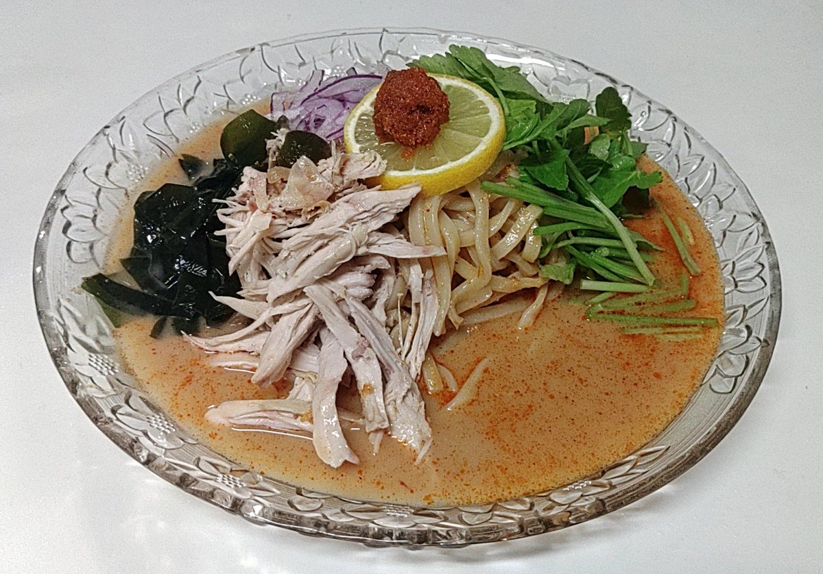kazu___king's tweet photo. 上山市をフラフラしてたら遅めの帰宅になりました🤣

𖧷dinner𖧷
バーミーヘン改🤣
多分今日も 冷やし中華トムヤムクン味 って言う食い物(;ﾟ;ж;ﾟ;)ﾉﾌﾞｯ

ナンプラーとか持ってねぇしトムヤムクンの素とゴマしゃぶのタレを消費すべく..
昨晩のエビを鶏に変更です🤣
ウマっ♡

#ウィペット
#上山城 https://t.co/cxozBqxVIP