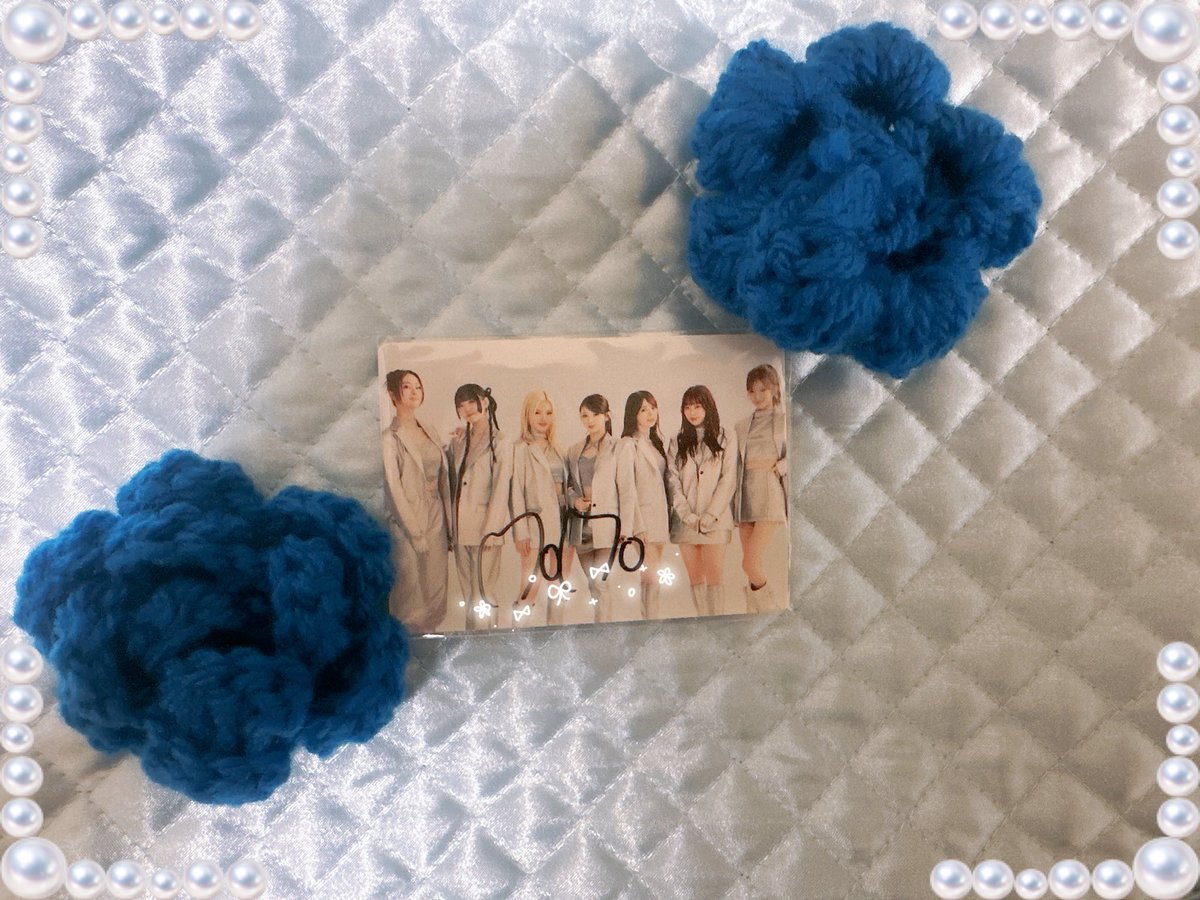 seee_yuki's tweet photo. 昨日のライブの余韻がすごすぎてまだ夢の中にいるみたい…💭💐ステージで輝くGirls²のみんなを見て、これからもずっとついていきたいって改めて確信しました✨
次はどんな景色を一緒に見られるかな？
これからも全力で応援するね💗
お花とｻｲﾝも嬉しい😭大切にするね💙
 #Girls2_Seven2
 #Girls2 https://t.co/lZLVZr8iMj