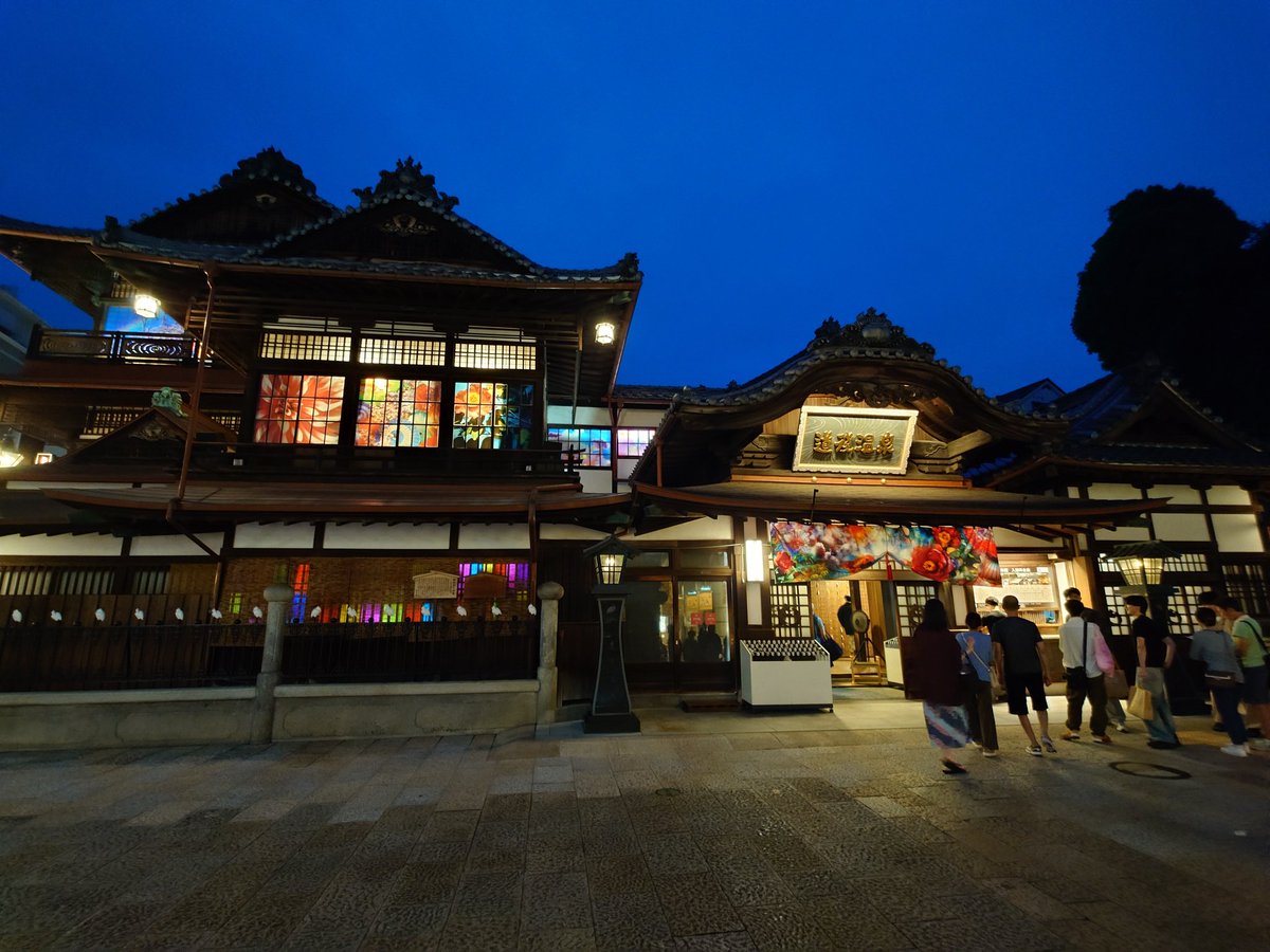 kobanago's tweet photo. 夜の道後温泉もいいね https://t.co/Uctk2dT5Dv