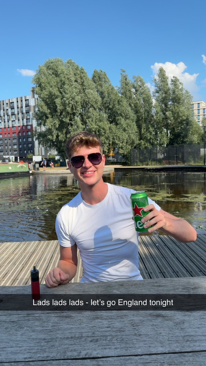 KyleJonesMcr's tweet photo. How do people drink every weekend and keep abs? Cus I lose abs for weeks after I drink ☹️ https://t.co/GLy11JbHx3