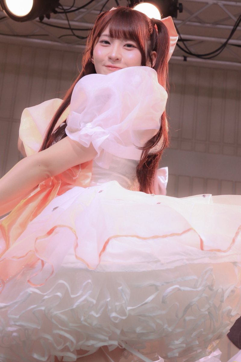 chankon35's tweet photo. こんな真下にもしっかり目線くれるの完全無欠のアイドルすぎる
#いぎなり東北産
#桜ひなの
#ひなが歌うとこみてたよ https://t.co/MCC9erZAEP