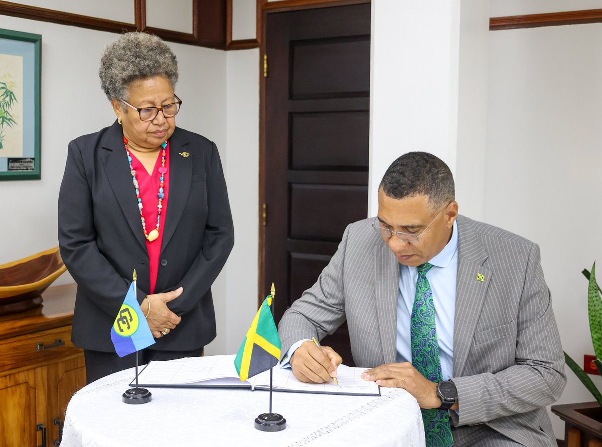 SG_CARICOM's tweet photo. On Friday 26 June, we  warmly welcomed the Prime Minister of Jamaica @AndrewHolnessJM  for his first visit to the Secretariat 🇯🇲. He addressed staff members, underscoring Jamaica's commitment to #CARICOM and the central role CARICOM plays in  regional development. https://t.co/QTxMQNHFrM