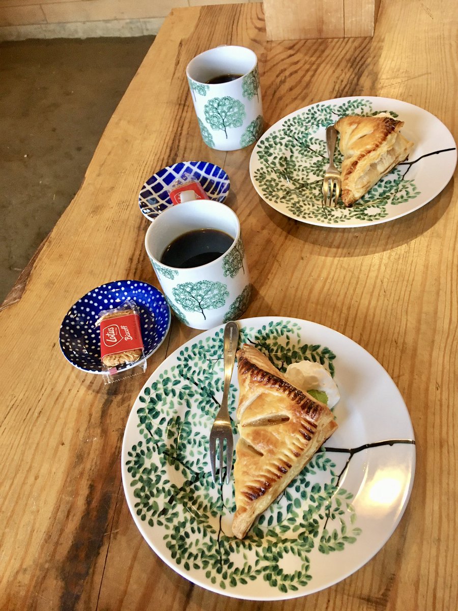 DON57589083's tweet photo. @myaaaaaaaasabu 今やオシャレ山小屋は街のカフェ☕️🍰🍺 https://t.co/o5vJkmdJ6p