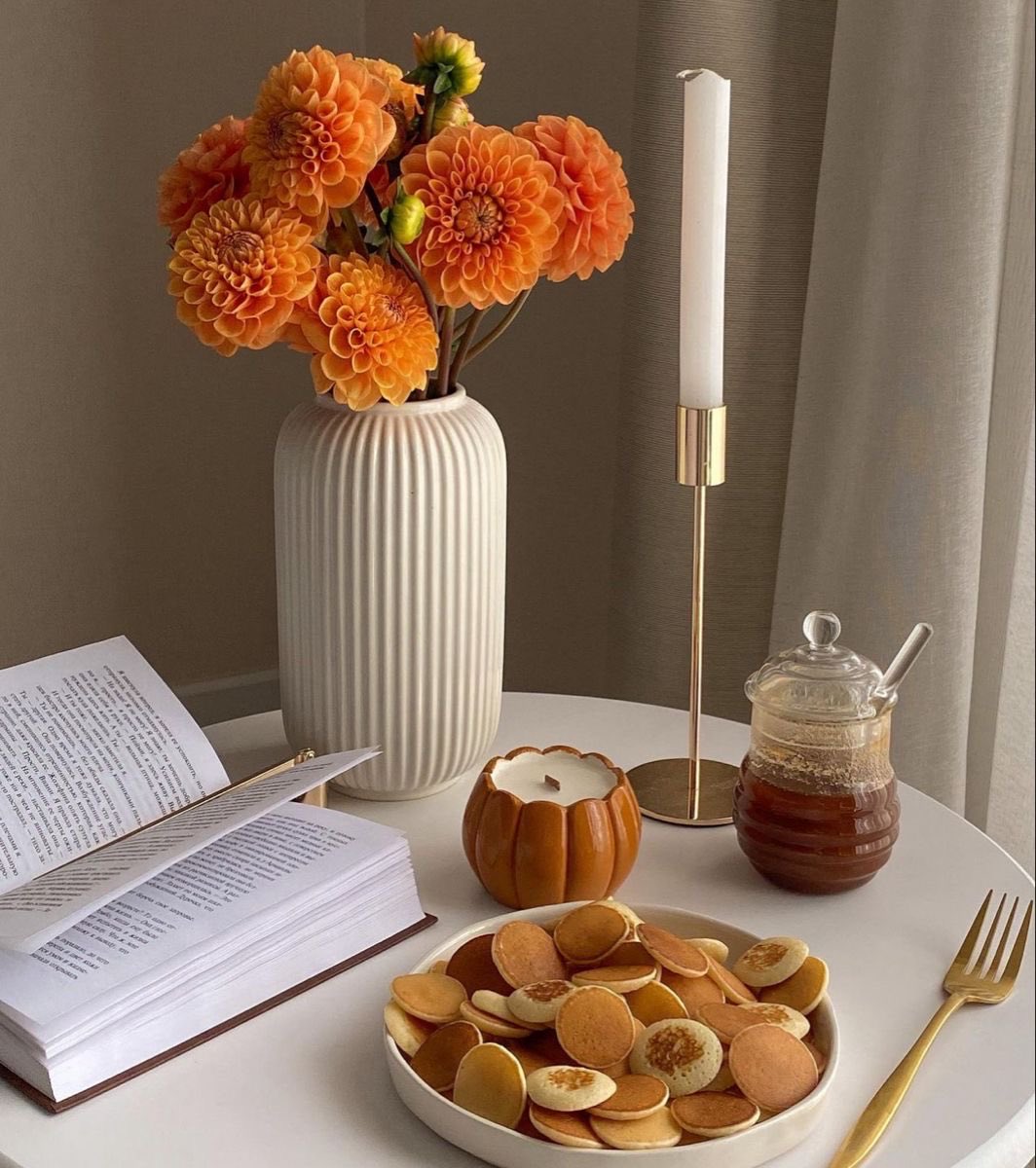 nyliava's tweet photo. fall decorations🍁 https://t.co/HGsVPmohU6
