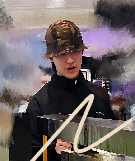 woodz_alsusp's tweet photo. 〔📸〕 26062X WOODZ 해외 목격담
- 업로드 일시 : 6월 27일 (토) 15:04
- 며칠 지난 시점에 올린 사진
- 친구랑 "승연이 대체 어디 간 거지?"하며
   대화를 나누는 도중에 현실 친구에게서
   우즈를 만났다는 메시지가 왔었다고 함
- 팬이 아닌데 평소 무즈분 인스타에서 
   우즈의 사진을 많이 올려서
   얼굴을 알아보고 연락을 줬다고
- 친구의 전언에 의하면
   우즈가 진짜 예의 바른 사람이었다며
   몇 번이나 강조해서 말했다고 함
- 우즈가 영어도 정말 잘 했고,
   분명 정말 좋은 사람인 것 같다는 말도 덧붙임
- 우즈를 사적으로 만났거나 접점이 있던 분들마다
   "승연이는 진짜 예의바른 사람"이라는 말을 
   전해 들은게 이번이 처음이 아니었음
- 구체적인 나라, 장소 언급 X
- 호주 시드니는 아님
🔗https://t.co/0OBZBXzCrt

#WOODZ #우즈 #조우즈 #조승연