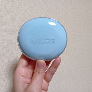 teatea112233's tweet photo. AMUSE エアリーポアカバークッション
すべすべでなめらかな肌に仕上げてくれるクッションファンデ。水色のきれいな色合いのパッケージがステキです。軽い付け心地ですが、程よいツヤ感もありきれいな仕上がりです。
#AMUSE #エアリーポアカバークッション #クッションファンデーション https://t.co/LQ9f7HFLdR