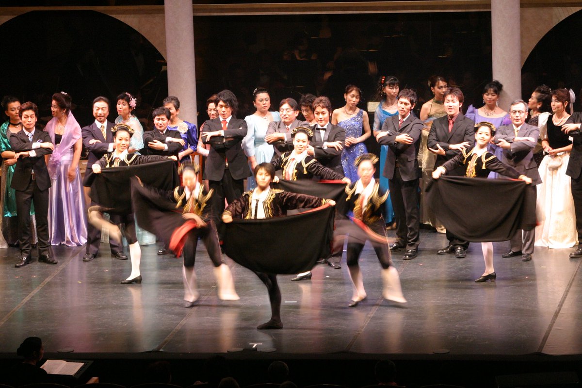 Soraji1228's tweet photo. 【衝撃】
2007年9月4日
森麻季さんがヴィオレッタを演じられた
石川県立音楽堂「椿姫」に���

今回共演させて頂く原田さん@HaradaYuya2 とも私、共演していた事が発覚しました！！

実に19年ぶり、2度目の共演！
しかもあの時と同じ音楽堂で！

せっかくなので当時16歳の僕と、
今日の僕たちの写真を📸 https://t.co/g4i7hOqMGz