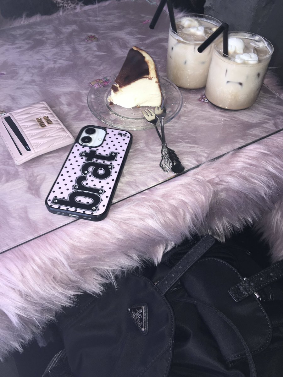 aeriiddang's tweet photo. hotgirlslistentoDrake♡ https://t.co/ZVv7YtRT0I