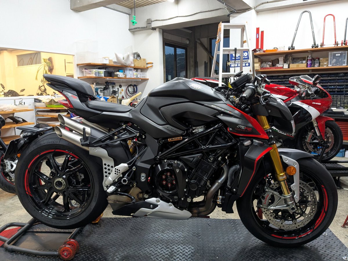 volto28's tweet photo. B4-1000RR
クーラントエア抜き作業です✨️ https://t.co/FTUqKes4vJ