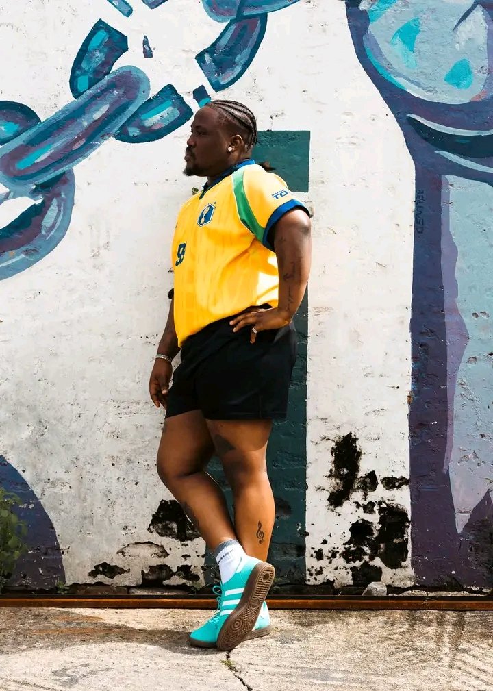 MarvelousU98141's tweet photo. Happy birthday hypeman Rooboy. Thanks for all you do for Imisi. Your new age and beyond will bring so much blessings to you dear

HAPPY BIRTHDAY ROOBOY
WORLD ROOBOY DAY
#Rooboy https://t.co/6uSgctHaPL