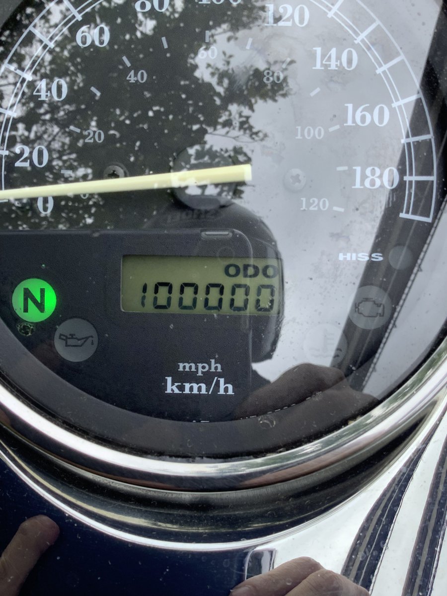 shadow_nori's tweet photo. 台風ですっかり忘れてたけど12ヶ月点検の日にちょうど100000キロ㊗️ https://t.co/IUqmB3GRbl