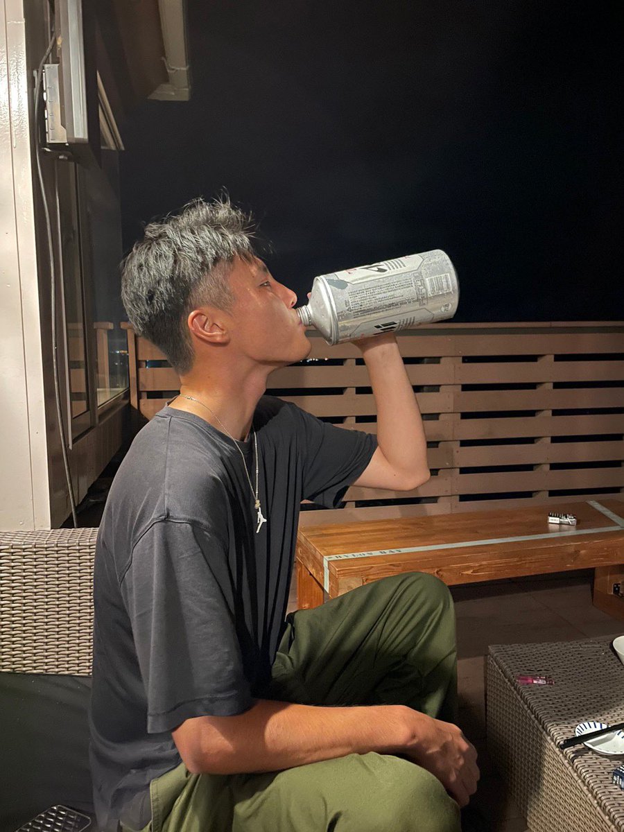 Y4Teq's tweet photo. 一つ歳を重ねたので上げ直し！
東京住み、190センチ（17センチ太め）、27歳の元九州男児です！
飲むこと食べること体動かすことがすき！
楽しく話せたらと思います！
#裏アカ男子
#ぽっちゃり好き男子
#裏アカ男子と繋がりたい 
#ぽっちゃり女子と繋がりたい
#いいねでＤＭ https://t.co/xs6U6hT8CX