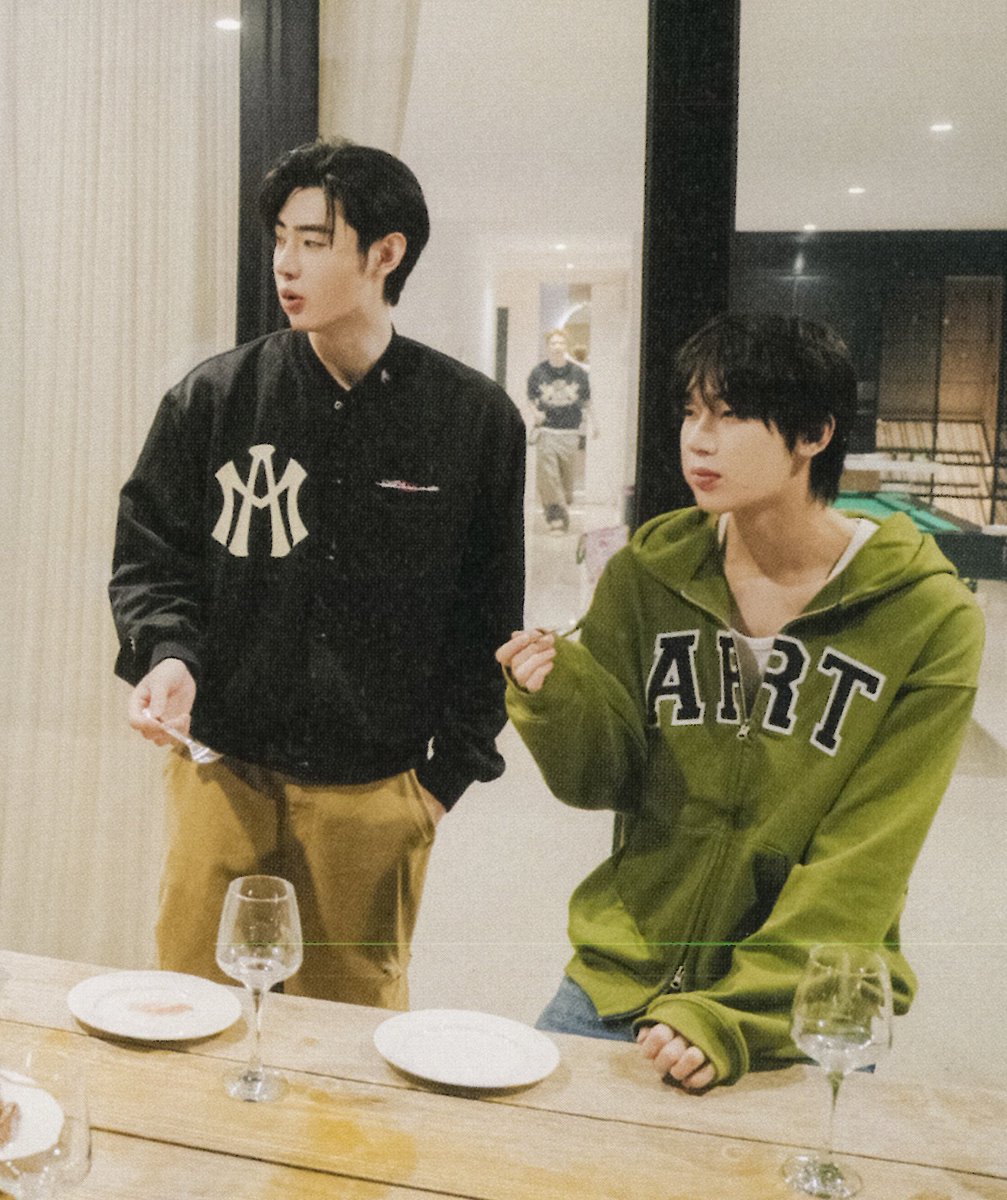 mychusun's tweet photo. 늑대랑 여우는 원래 육식동물임 https://t.co/95OrsVkIGz