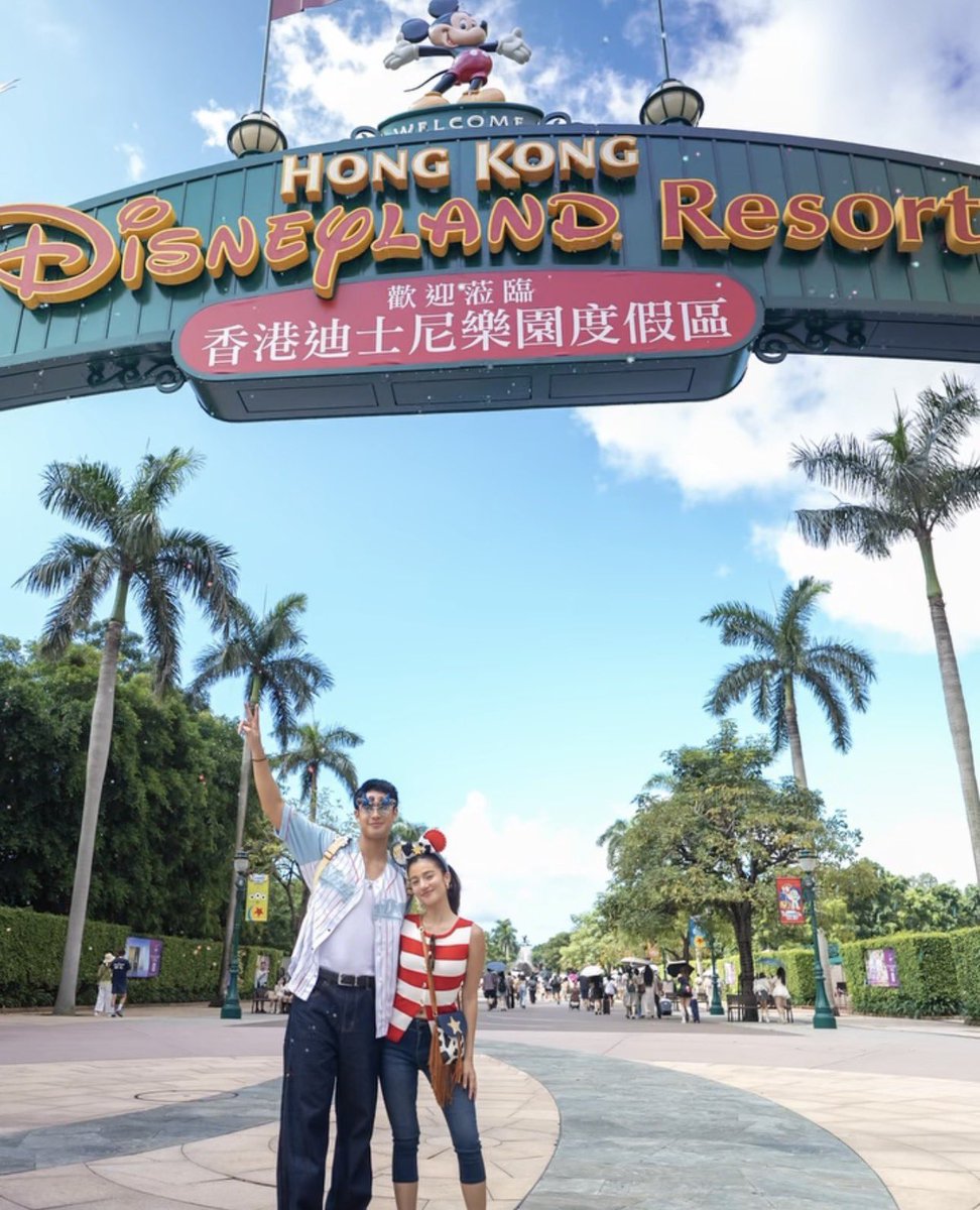 A_itsme__'s tweet photo. Our loves at HK Disneyland.

#DonBelle #DonnyPangilinan #BelleMariano https://t.co/3KPCWWaJls