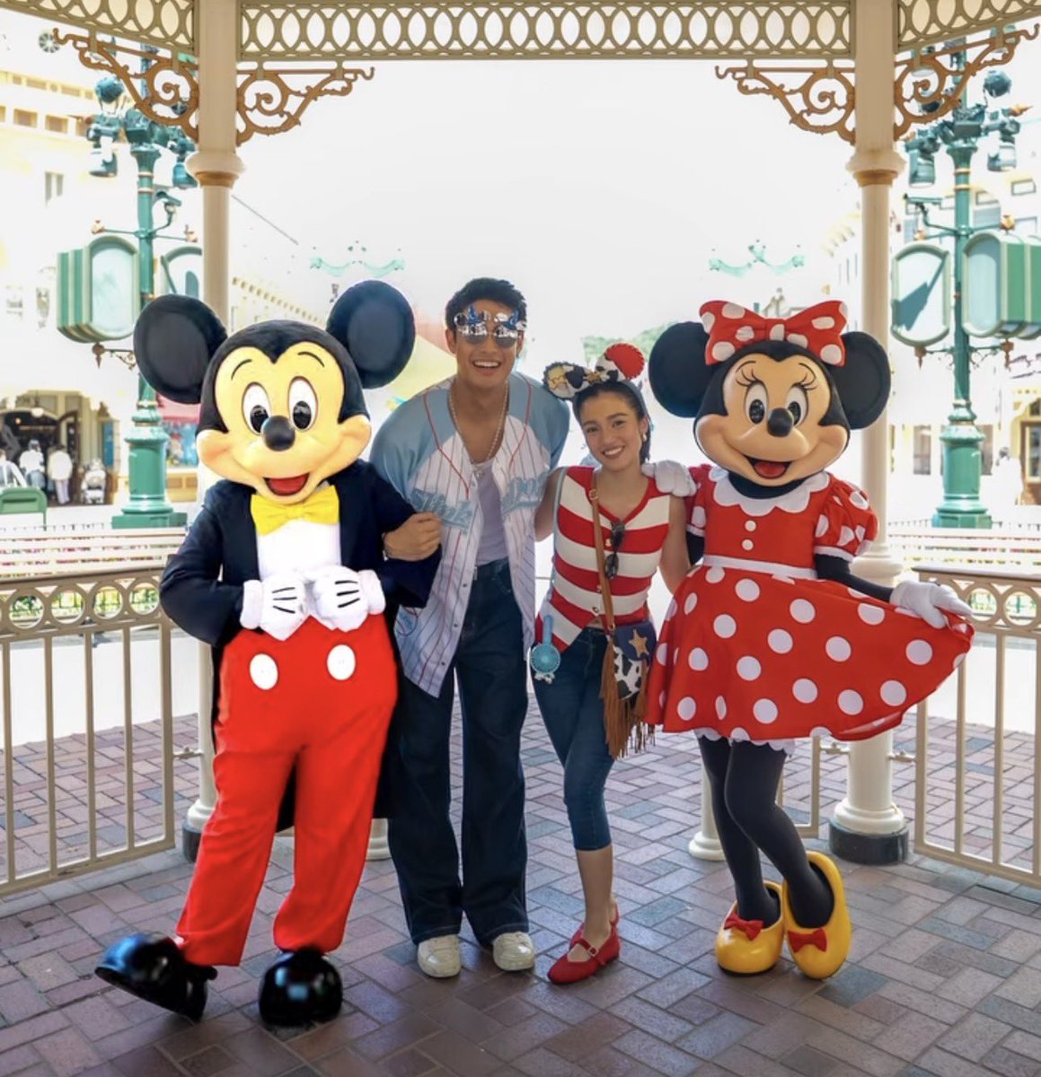 A_itsme__'s tweet photo. Our loves at HK Disneyland.

#DonBelle #DonnyPangilinan #BelleMariano https://t.co/3KPCWWaJls