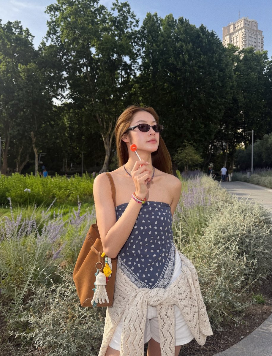 namtancutiepie's tweet photo. the lesbian color on her wrist😍😍 https://t.co/CggBdxF2rb